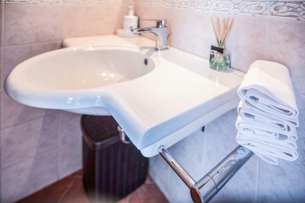 Amore Rentals - Maison Palazzo Correale Sorrento Eksteriør billede